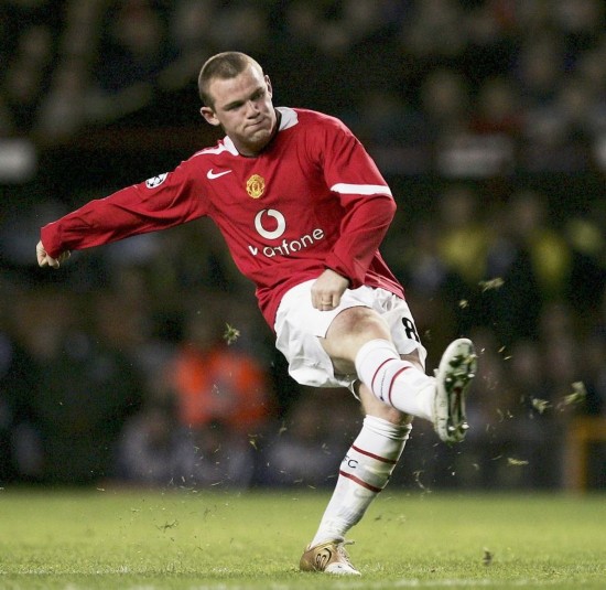 与曼城形成 与曼城形成